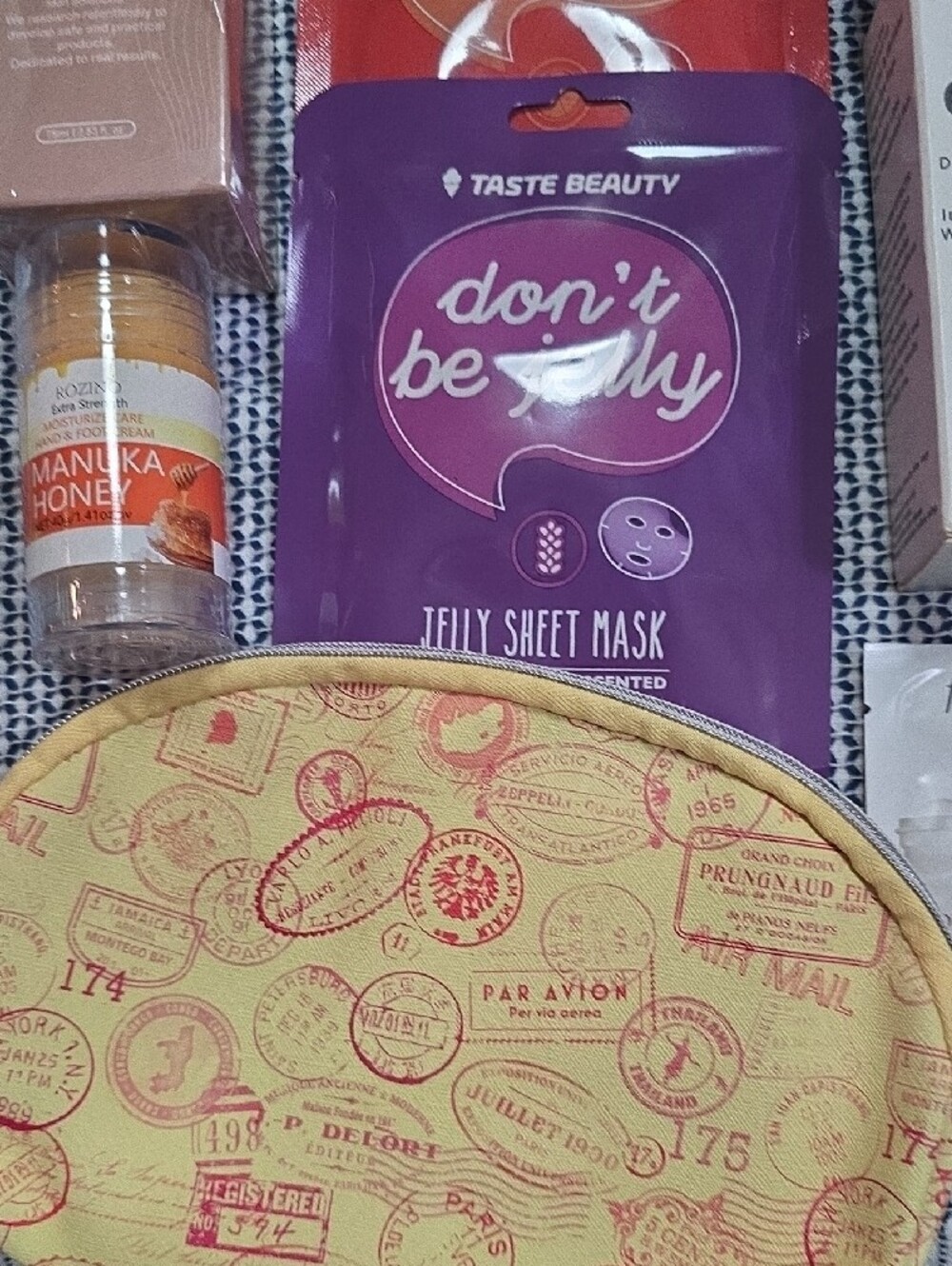 Assorted Beauty Lot Ipsy, Olay, Collagen Wrapping Mask, Makeup Remover Wipes - Picture 3 of 9